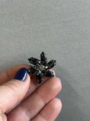 Gönülden Tasarım Siyah Zirkon Taşlı Çiçek Broş Yaka Iğnesi Giyim Türban Aksesuarı Çap 3 cm