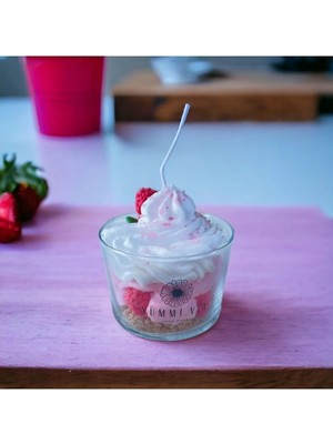 YummiVia Çilek Kokulu Magnolia Mum %100 Soya Wax
