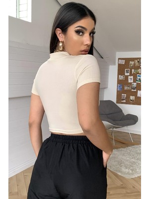 Modi Green Modig Kadın Ekru Göğüs Dekolteli Yarım Kollu Cut Out Crop Top Bluz