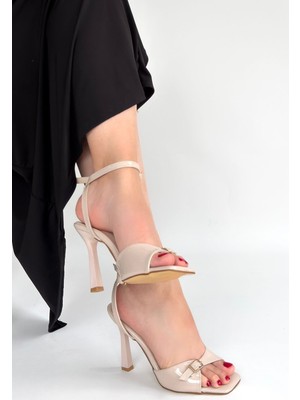 Bej Rugan Bilekten Kemerli Ince Topuklu Ayakkabı Topuk Boyu 10 cm