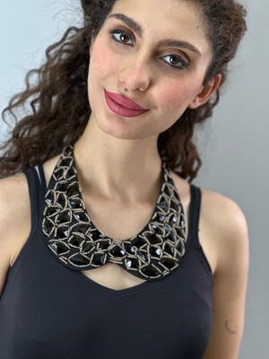 Gönülden Tasarım Siyah Bağlamalı Taşlı Kadın Yaka Kolye