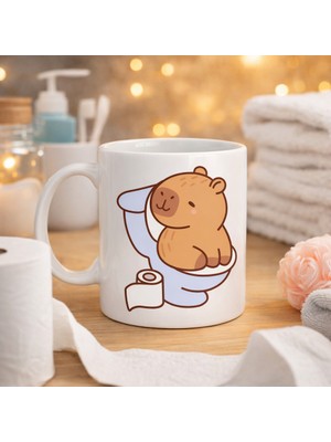 Komik Kapibara Tuvalet Tasarımlı Porselen Kupa Model 105 – Eğlenceli Kahve Kupası , Ofis & Ev Için