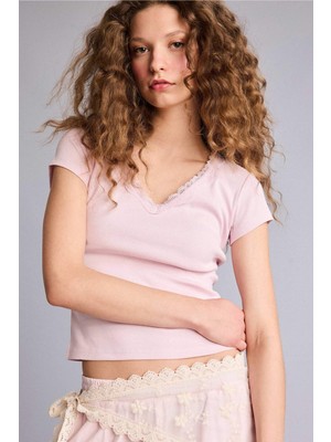 DeFacto Fitted Dantel Yaka Ribana Kısa Kollu Tişört H1786AX26SP