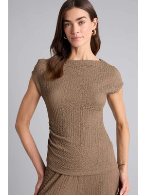 DeFacto Slim Fit Tek Omuzlu Kırışık Dokulu Kısa Kollu Tişört H0557AX26SM