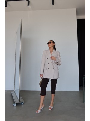 Özge Özgenç Önü Dikişli Kapri Pantolon
