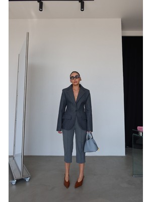 Özge Özgenç Önü Dikişli Kapri Pantolon