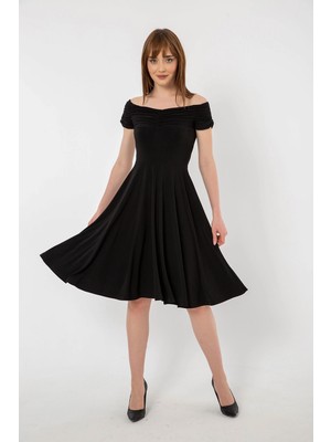 Laranor Siyah Büzgülü Kayık Yaka Kısa Kol Kloş Kesim Elbise Gündüz Gece Şıklığı 25L8235