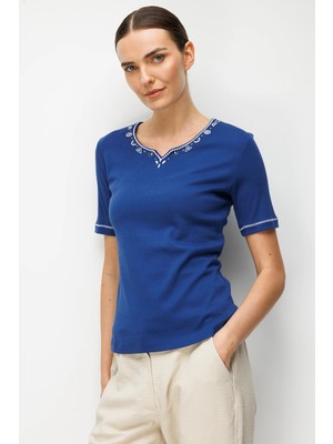 Desen Triko Sıfır Yaka Yakası ve Kolu Işlemeli Pamuklu Penye Kadın T-Shirt 26803