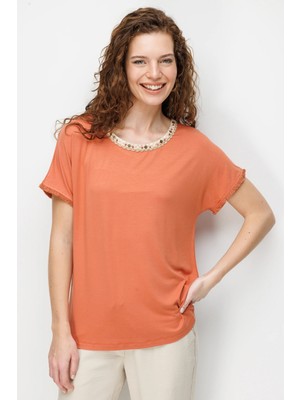 Desen Triko Sıfır Yaka Yakası Hasır Aksesuarlı Penye Kadın T-Shirt 26819