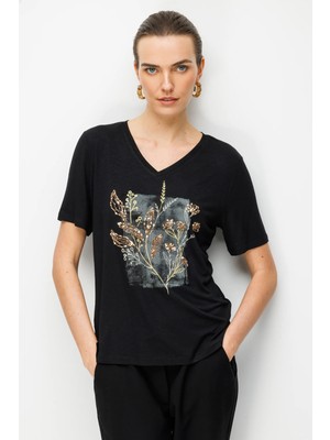 Desen Triko V Yaka Önü Pul Payet Işlemeli Penye Kadın T-Shirt 26838