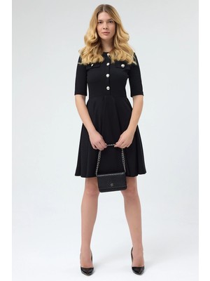 Laranor Siyah Bisiklet Yaka Kısa Kol Gold Düğme Detaylı Kloş Scuba Krep Elbise Gündüz Gece Şıklığı 25L8213