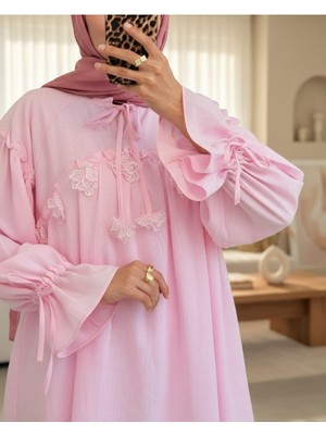 Modamorfo Yakası ve Kolları Bağlamalı Önü Çiçek Detaylı Ham Keten Gömlek -Pembe