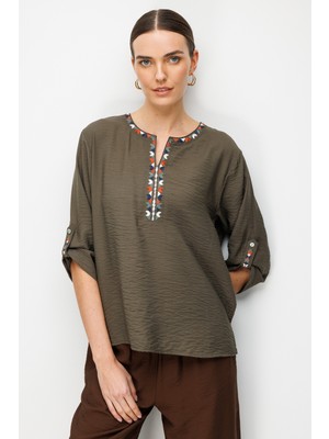 Desen Triko Kadın Açma Yaka Yakası Etnik Nakışlı Gömlek Haki
