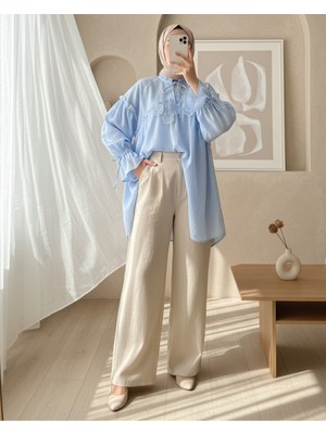 Modamorfo Yakası ve Kolları Bağlamalı Önü Çiçek Detaylı Ham Keten Gömlek -Mavi