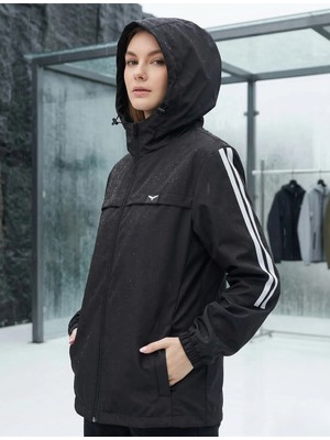 Level High Kadın Spor Yağmurluk Siyah – Kapüşonlu, Beyaz Şerit Detaylı, Hafif Rüzgarlık, Outdoor Mevsimlik