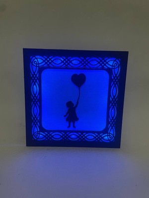 Sanatın En Aydınlık Hali: Kalpli Kız Gece Lambası