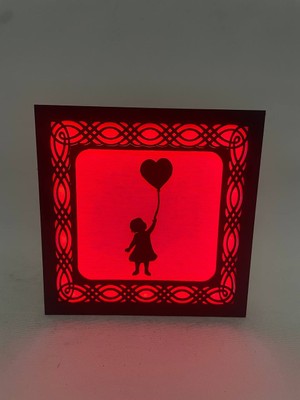 Sanatın En Aydınlık Hali: Kalpli Kız Gece Lambası