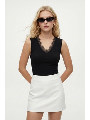 Ritnice Kadın Fancy Lux Touch V Yaka Dantel Detaylı Kolsuz Siyah Örme Bluz