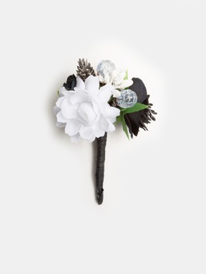 Karaca Siyah Yaka Çiçeği