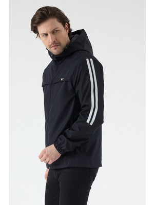 Level High Erkek Spor Yağmurluk Lacivert – Kapüşonlu, Beyaz Şerit Detaylı, Hafif Rüzgarlık, Outdoor Mevsimlik