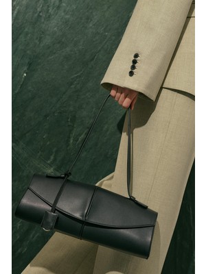 Manuka Mari Kapaklı Çanta Siyah