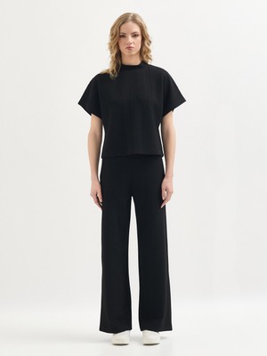 Karaca Siyah Tişört