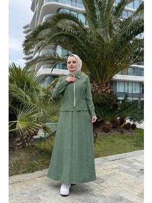 Moda Çilek Kumaş Etekli Ikili Takım – Fermuarlı Ceket & Rahat Kesim Etek – Günlük Şık Tesettür Kombin
