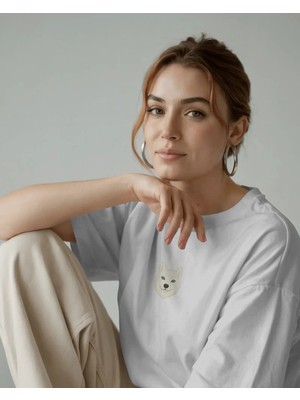 Muhtar Store Beyaz Husky Köpek Baskılı Unisex Oversize Tişört – Minimal Mavi Gözlü Husky Tasarım