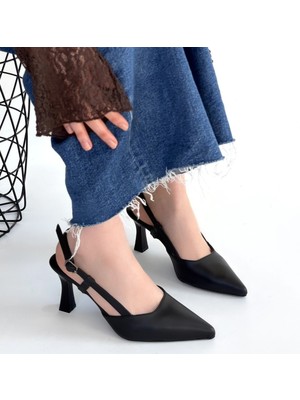 Alfaze Siyah Cilt Yanı Açık Sivri Burun Kemerli Topuklu Ayakkabı Topuk Boyu 7,5 cm