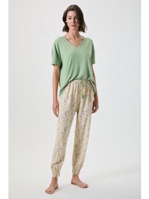 Catherine's V Yaka Kroşeta Detaylı Çiçek Desenli Pijama Takımı