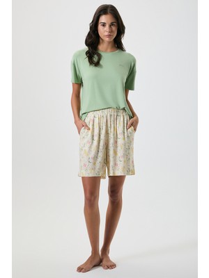 Catherine's V Yaka Çiçek Desenli Rahat Kesim Şort Takım