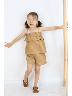 FESSHERA 💜kız Çocuk Askılı Çizgili Şortlu Takım – Fırfır ve Çiçek Işleme Detaylı💜