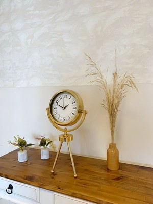 By Nevser Gold Metal Mini Tripod Desenli Masa Saati 45×26 cm