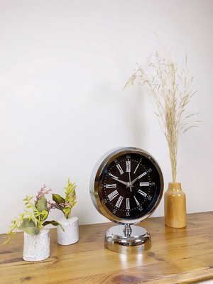 By Nevser Krom Metal Roma Rakamlı Masa Saati 25×20 cm