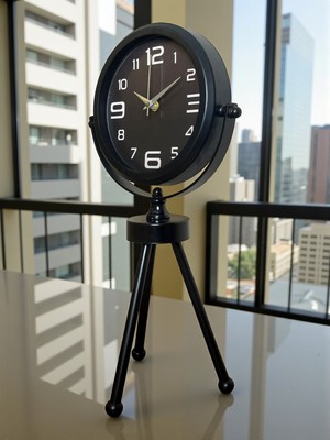 By Nevser Siyah Zarif Üç Ayaklı Masa Saati