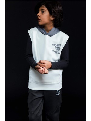 DeFacto Kapüşonlu Baskılı Skuba Dalgıç Kumaş Kolsuz Sweatshirt Erkek Çocuk G6137A826SP
