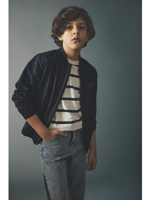 DeFacto Kolej Yaka Nakış Detaylı Bomber Mont Erkek Çocuk G6747A826SP