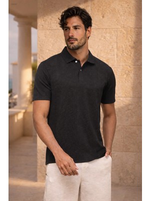 Valiberta Evenor Kabartma Desenli Polo Yaka Düğmeli Relaxed Fityumuşak Ince Erkek T-Shirt - Siyah