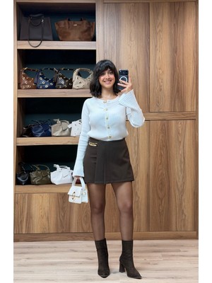 Vazıradk Yanı Gold Aksesuar Detaylı Pileli Şort Etek