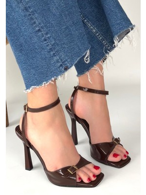 Indispensablely Hoste Kahverengi Rugan Topuklu Bilekten Kemerli Ayakkabı