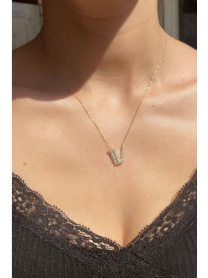 Spossy Silver Jewelry Baget Taşlı V Harfi Kolye