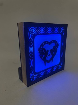 Canlı Anılar Sevgiyi Aydınlatan Dekoratif LED Işıklı Ahşap Gece Lambası  – Kuş ve Kalp Temalı