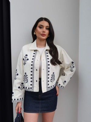 Esra Helvacı Nakış Detaylı Gabardin Ceket