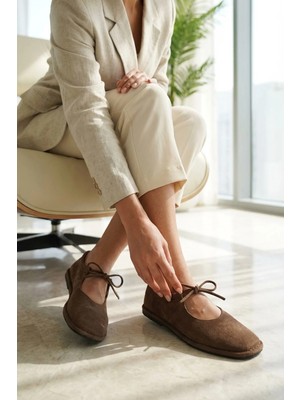 Stilbagshoes JERRİ KÜT BURUN BİLEK BAĞLAMA DETAYLI KADIN BABET KAHVE