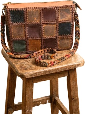 Huggy Craft Hakiki Deri Mozaik Kahverengi Omuz Çantası – El Yapımı Makrome Örgülü Patchwork Premium Kadın Çanta