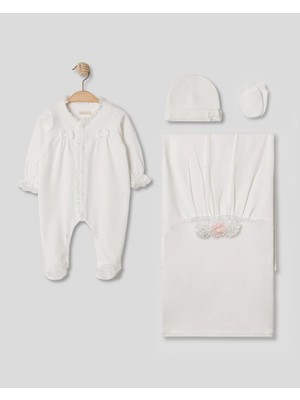 Çiçek Detaylı 4'lü Yenidoğan Kız Bebek Hastane Çıkışı %100 Pamuk Oeko Tex Sertifikalı