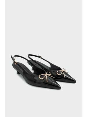 Laminta Tua Fiyonk Detaylı Siyah Rugan Kadın Topuklu Ayakkabı