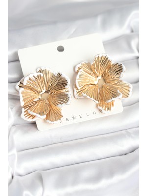 Mustran Pirinç Gold Renk Beyaz Mine Detaylı Lotus Kadın Küpe