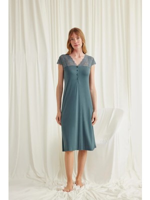 Beruflic  Kolu Omzu ve Yakası Dantelli Önü Düğmeli Gecelik