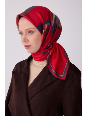 Belli Çiçek Desen Ipek Twill Eşarp   - 2026 Ilkbahar-Yaz (T)   4303-81